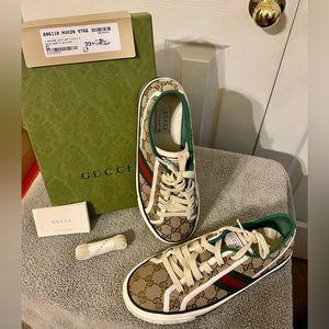 Women Size 9.5 Authentic Gucci Sneakers